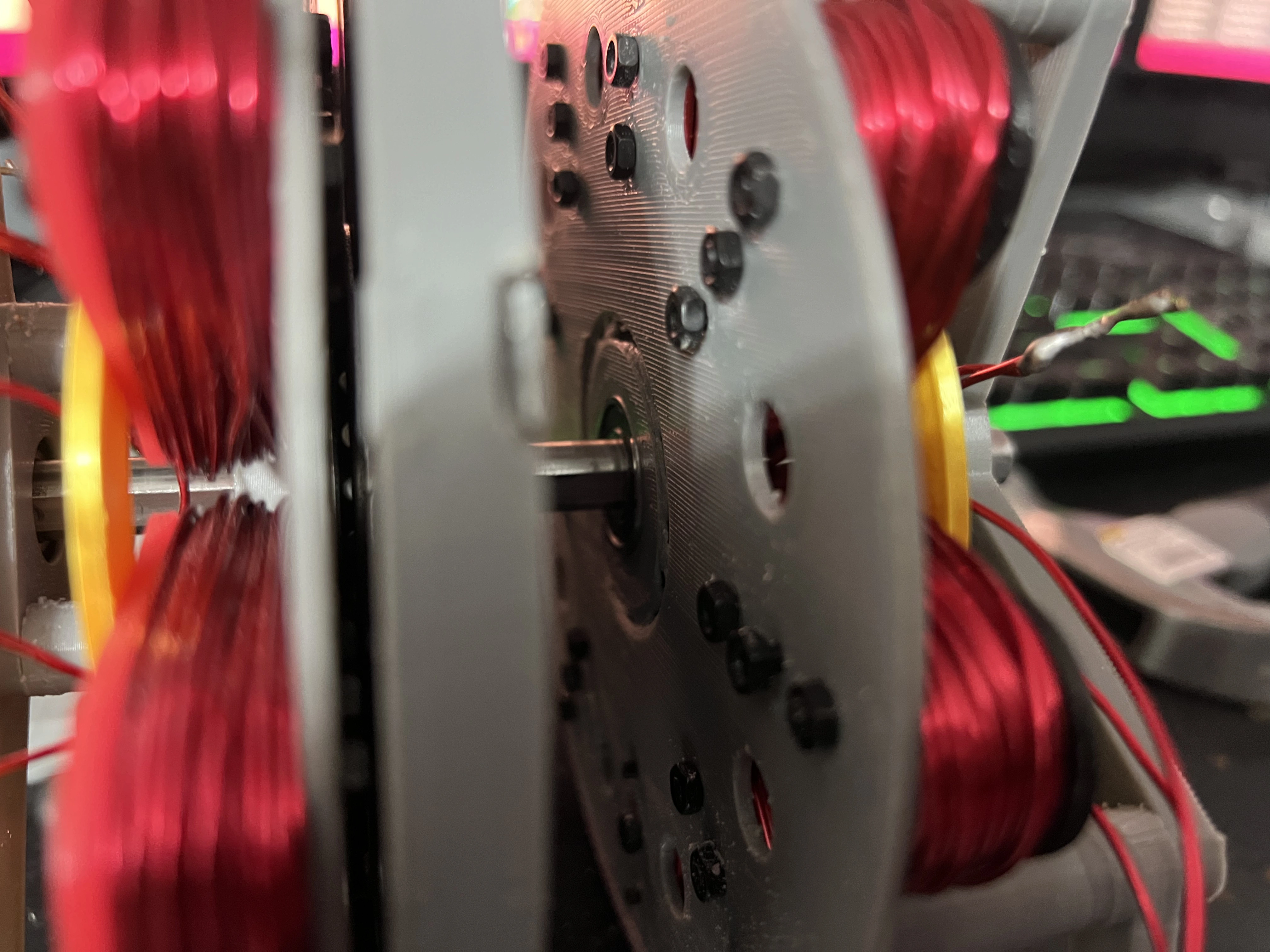 Severe gouging of the stator surface