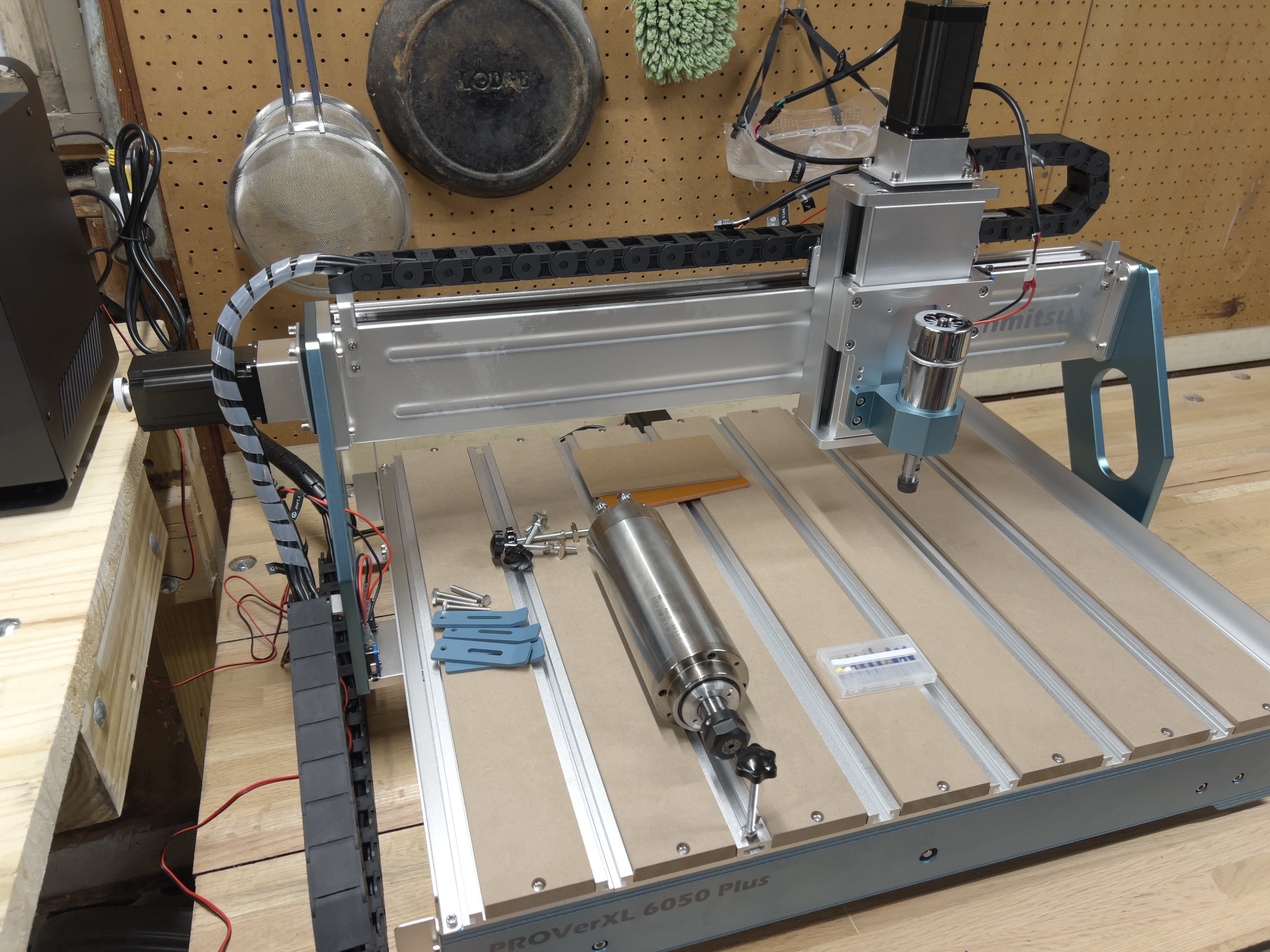 Stock 300 W spindle on the Genmitsu 6050